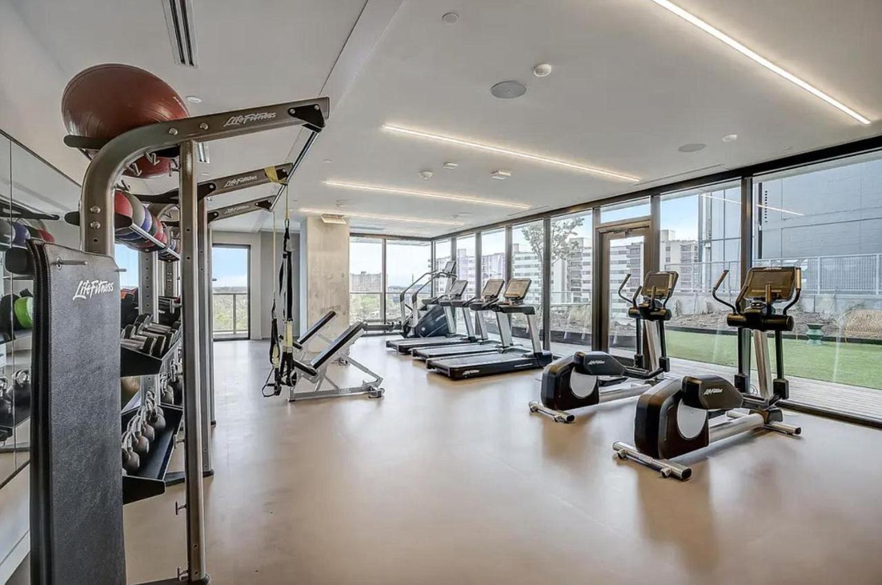 Upscale Rainey St Homes - Peloton, Gym, Rooftop Pool, Wifi Included Aparthotel *