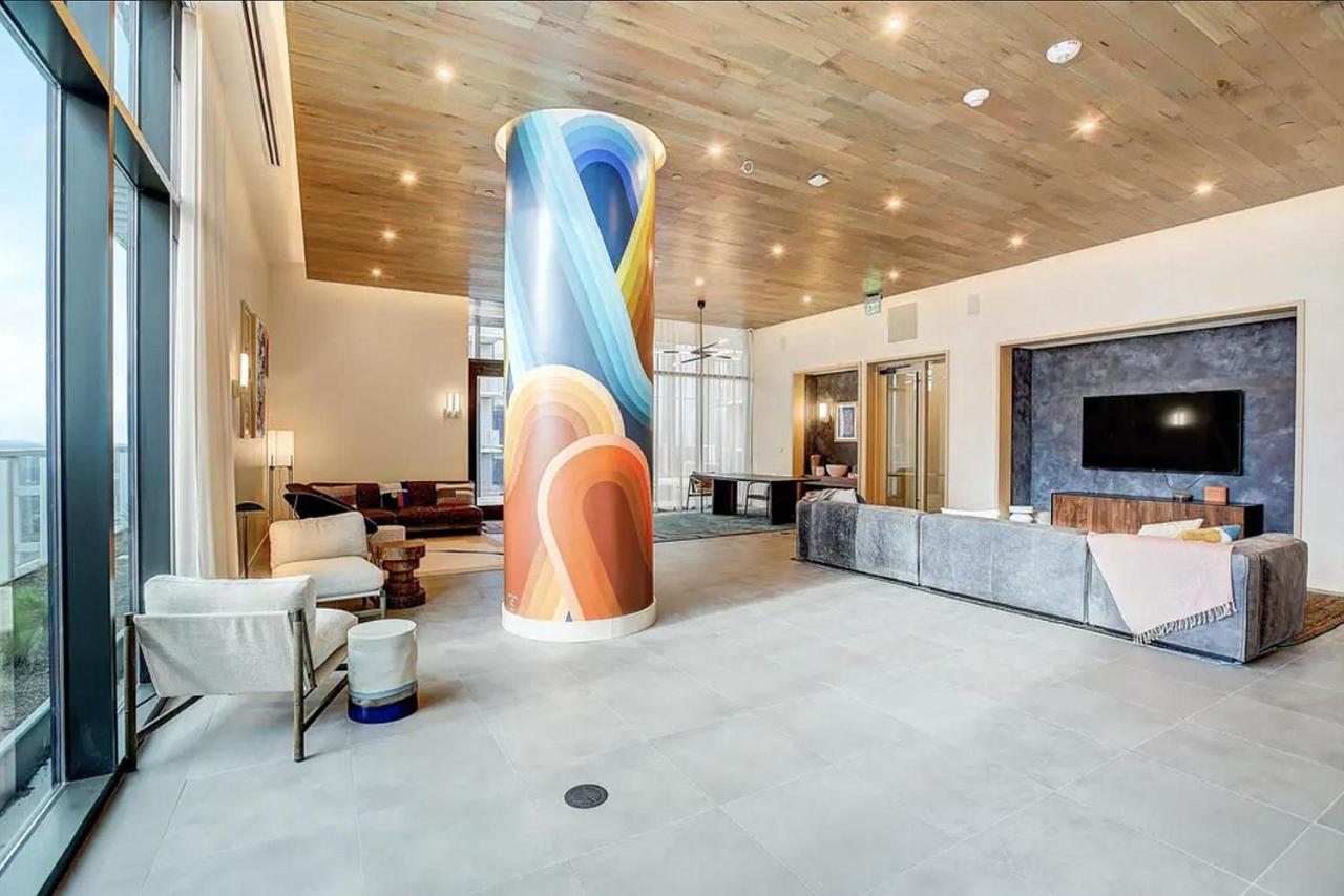 Aparthotel Upscale Rainey St Homes - Peloton, Gym, Rooftop Pool, Wifi Included
