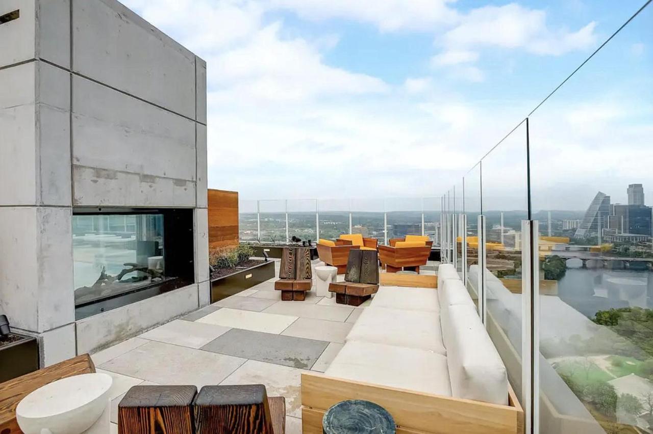 Upscale Rainey St Homes - Peloton, Gym, Rooftop Pool, Wifi Included