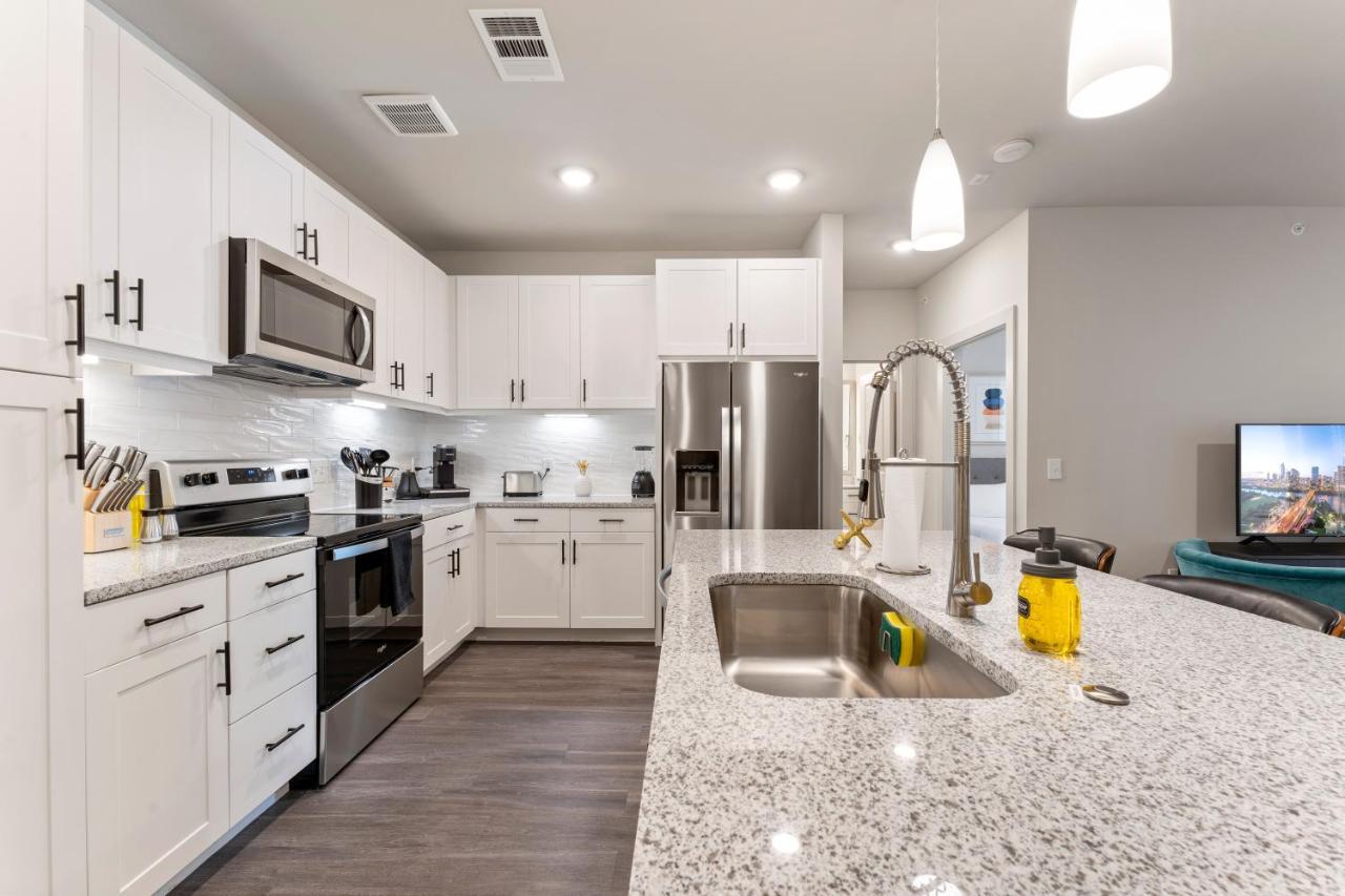 Luxury Central Apts - Free Parking, Gym, Fast Wifi Apartment Austin