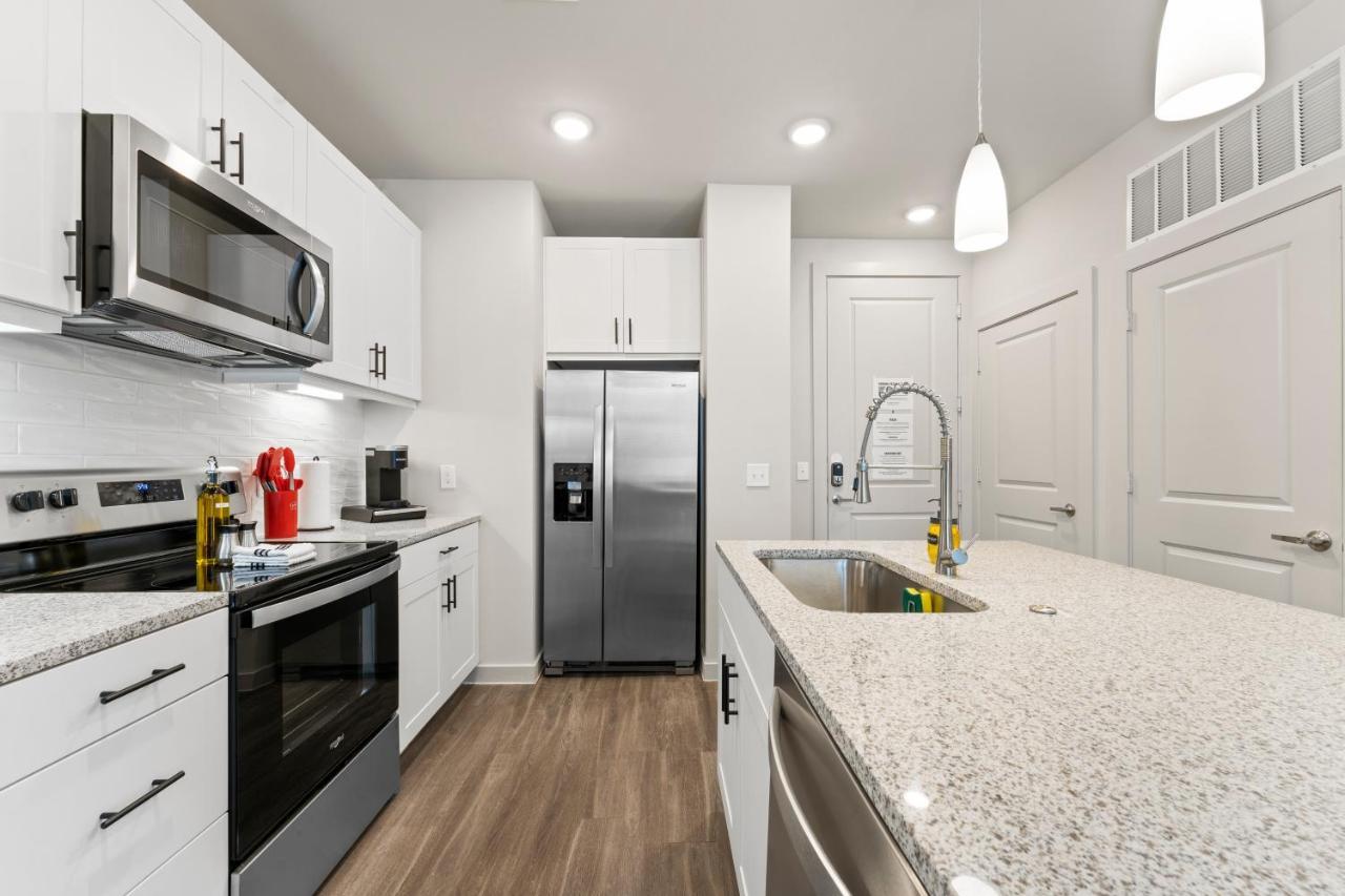 Luxury Central Apts - Free Parking, Gym, Fast Wifi Apartment Austin