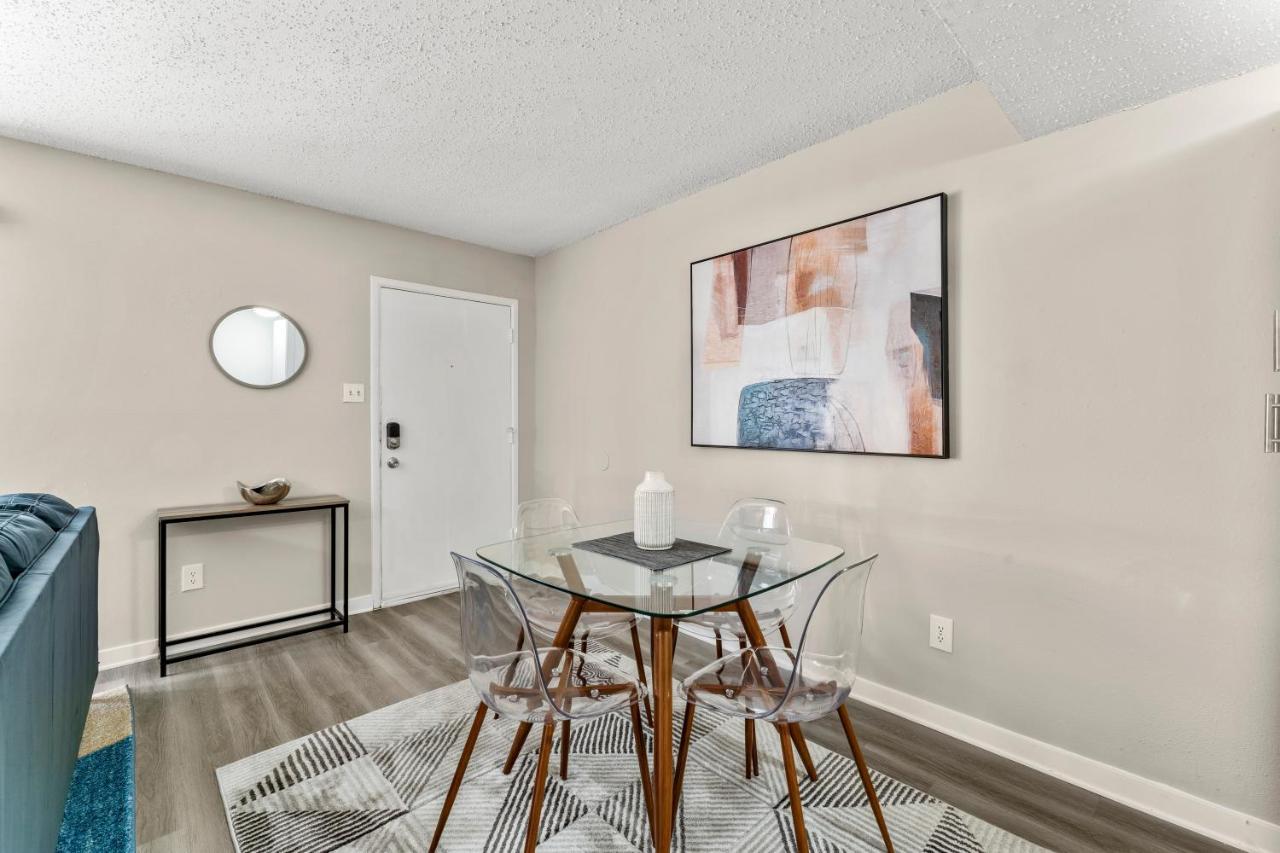 Vivant - Sola Chic King Bed Suites, Close To Downtown Apartment *