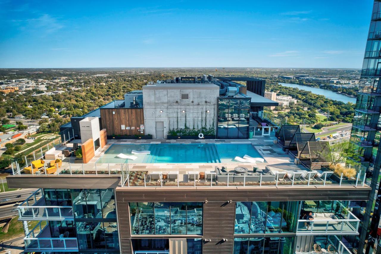 Upscale Rainey St Homes - Peloton, Gym, Rooftop Pool, Wifi Included Austin