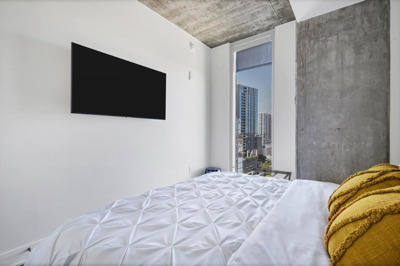Upscale Rainey St Homes - Peloton, Gym, Rooftop Pool, Wifi Included Austin