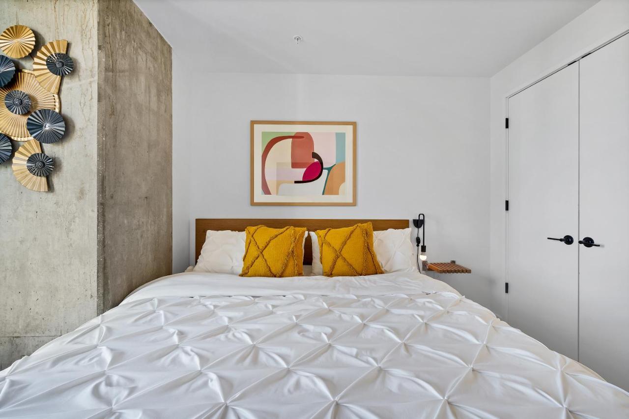 Upscale Rainey St Homes - Peloton, Gym, Rooftop Pool, Wifi Included Austin