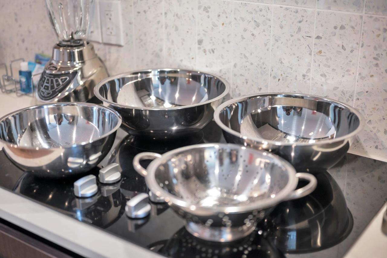 Aparthotel Upscale Rainey St Homes - Peloton, Gym, Rooftop Pool, Wifi Included *