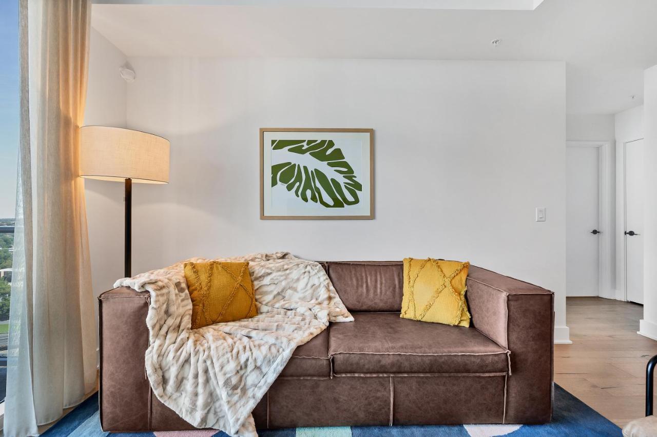Upscale Rainey St Homes - Peloton, Gym, Rooftop Pool, Wifi Included *