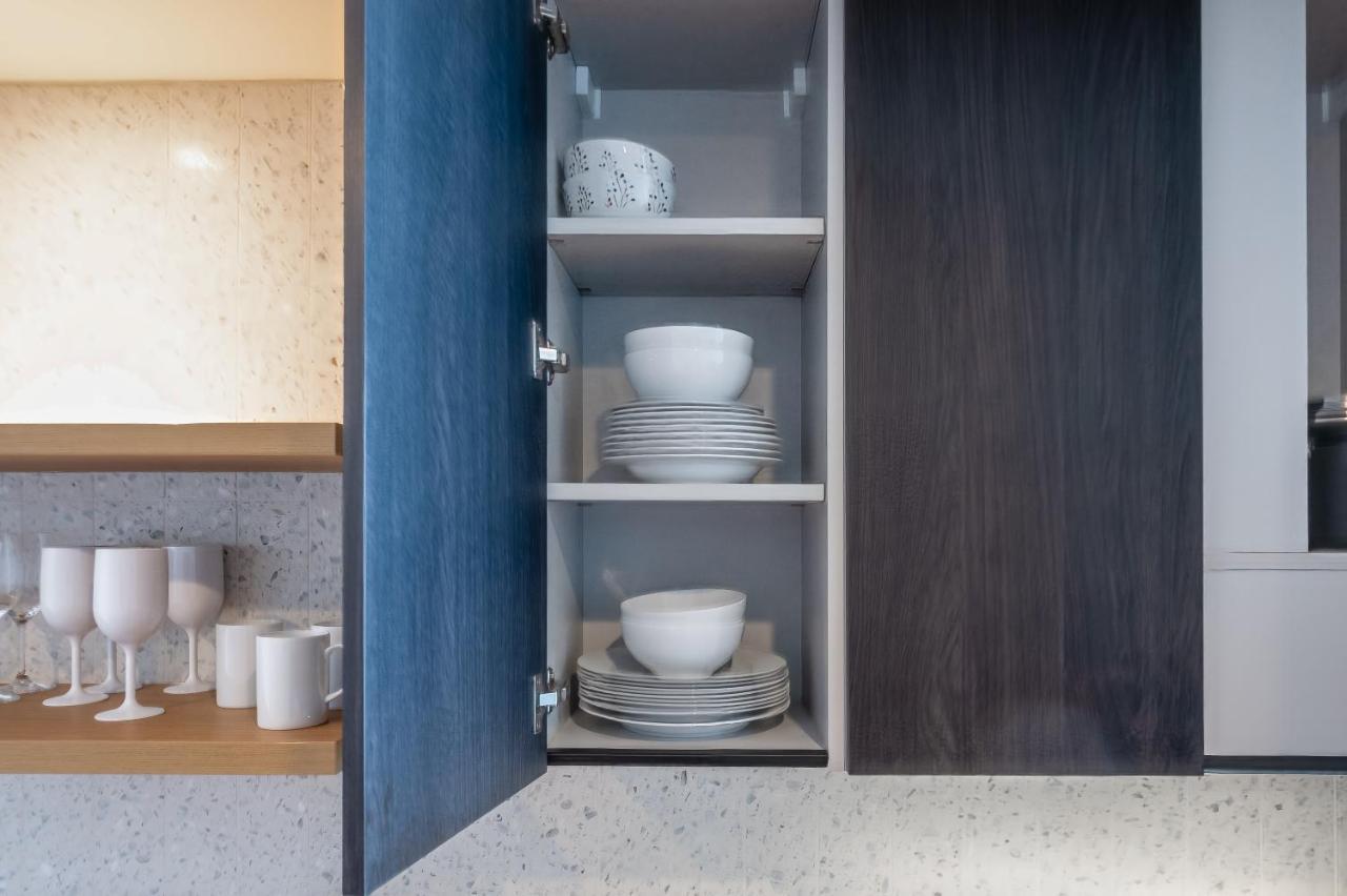 Upscale Rainey St Homes - Peloton, Gym, Rooftop Pool, Wifi Included * Austin