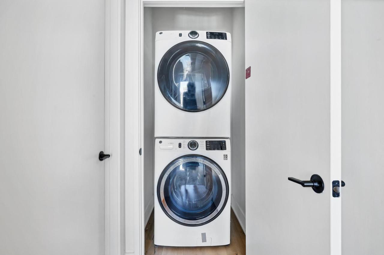Aparthotel Upscale Rainey St Homes - Peloton, Gym, Rooftop Pool, Wifi Included *