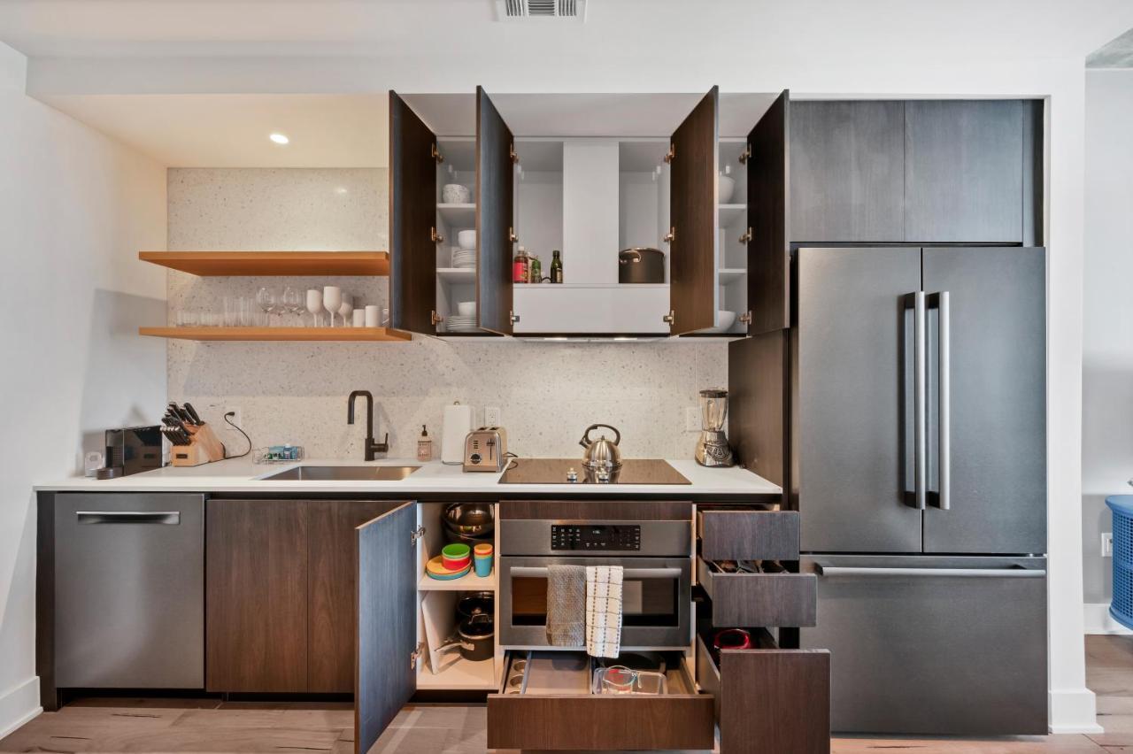 Upscale Rainey St Homes - Peloton, Gym, Rooftop Pool, Wifi Included