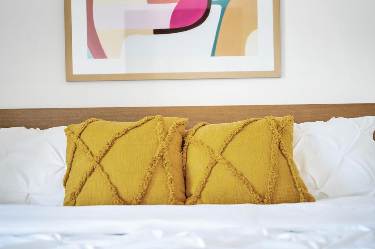 Aparthotel Upscale Rainey St Homes - Peloton, Gym, Rooftop Pool, Wifi Included