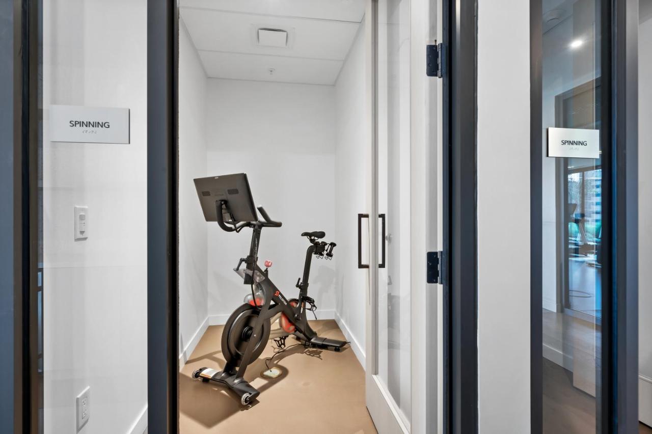 Upscale Rainey St Homes - Peloton, Gym, Rooftop Pool, Wifi Included