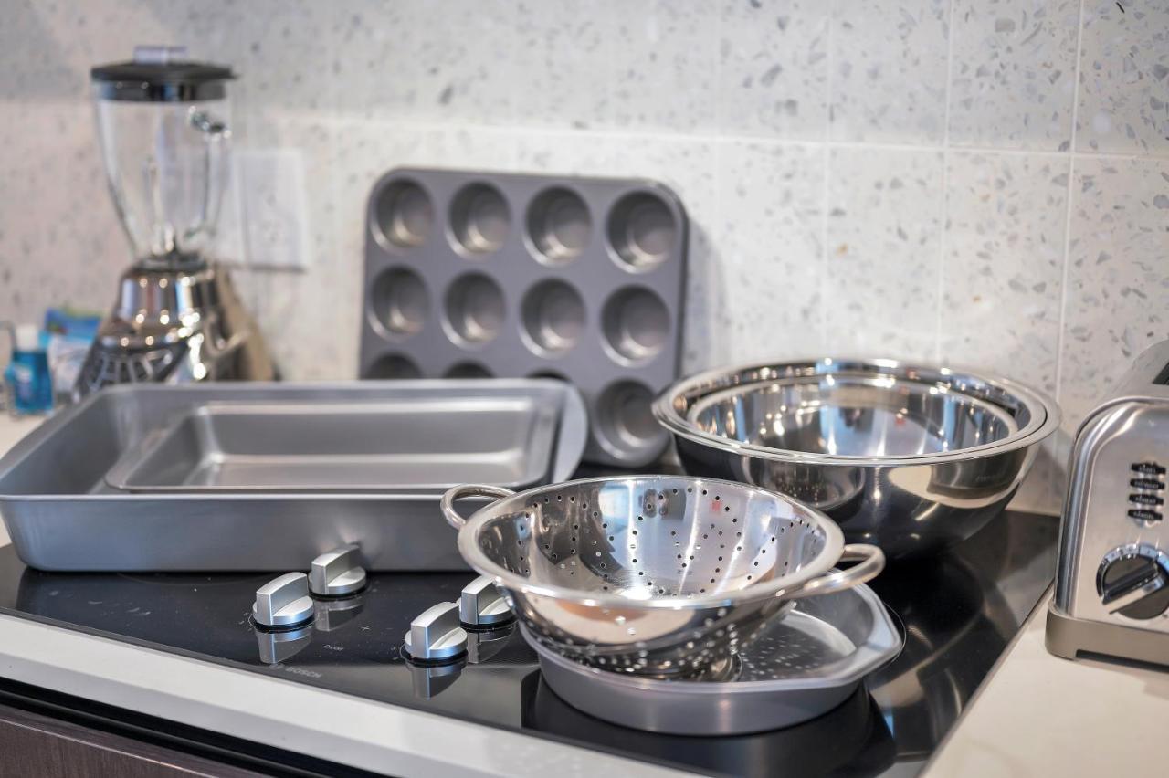 Upscale Rainey St Homes - Peloton, Gym, Rooftop Pool, Wifi Included *