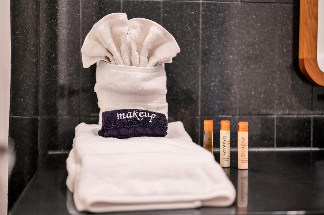 Aparthotel Upscale Rainey St Homes - Peloton, Gym, Rooftop Pool, Wifi Included
