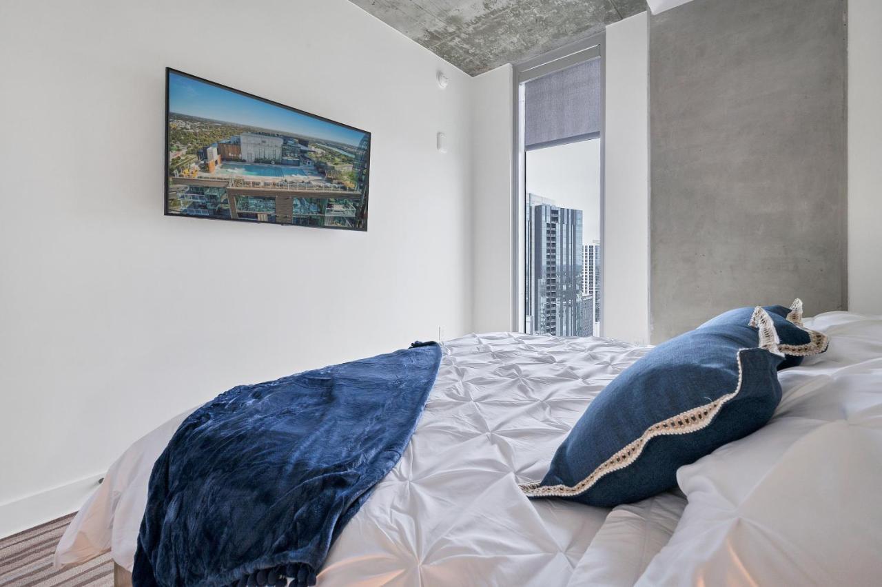 Upscale Rainey St Homes - Peloton, Gym, Rooftop Pool, Wifi Included *
