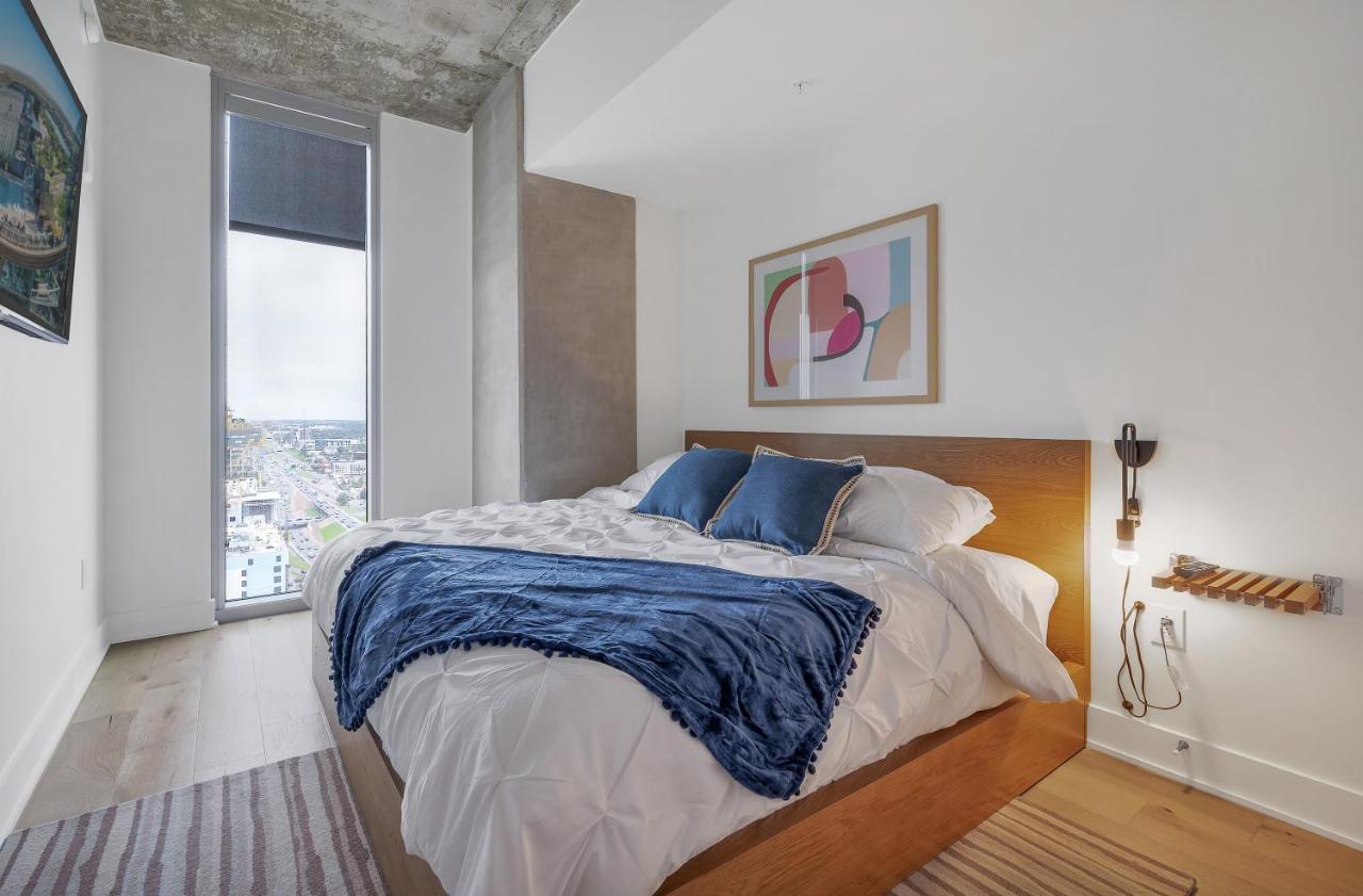 Aparthotel Upscale Rainey St Homes - Peloton, Gym, Rooftop Pool, Wifi Included *
