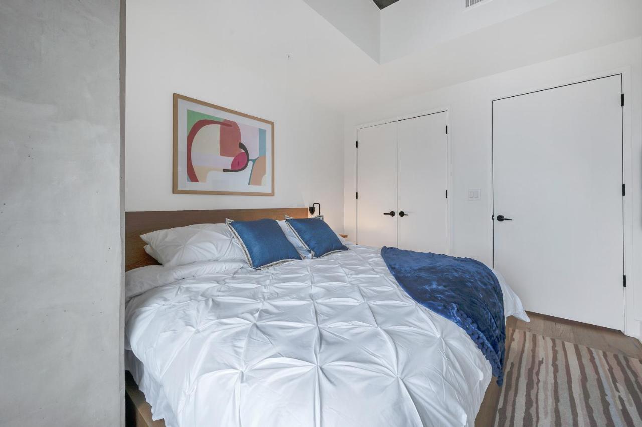 Upscale Rainey St Homes - Peloton, Gym, Rooftop Pool, Wifi Included Austin
