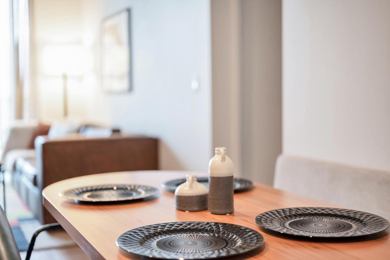 Upscale Rainey St Homes - Peloton, Gym, Rooftop Pool, Wifi Included *