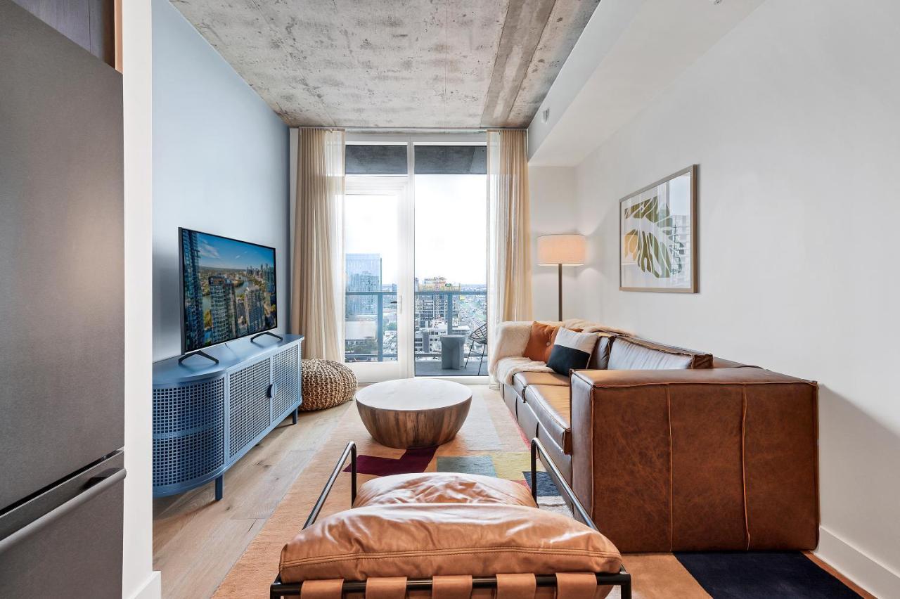 Upscale Rainey St Homes - Peloton, Gym, Rooftop Pool, Wifi Included * Austin