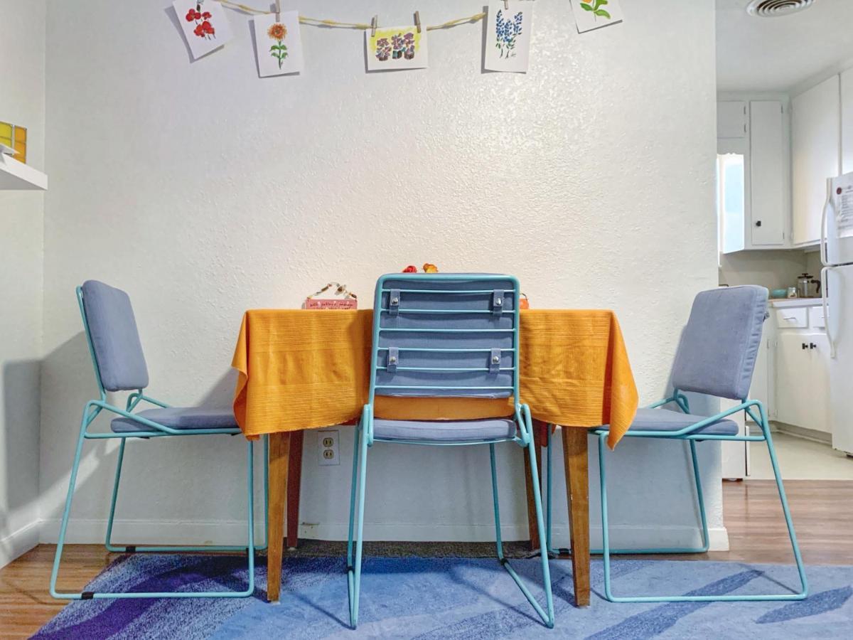 Holiday home Pet-friendly Duplex, Big Shared Yard In Charming Historic Travis Heights! *