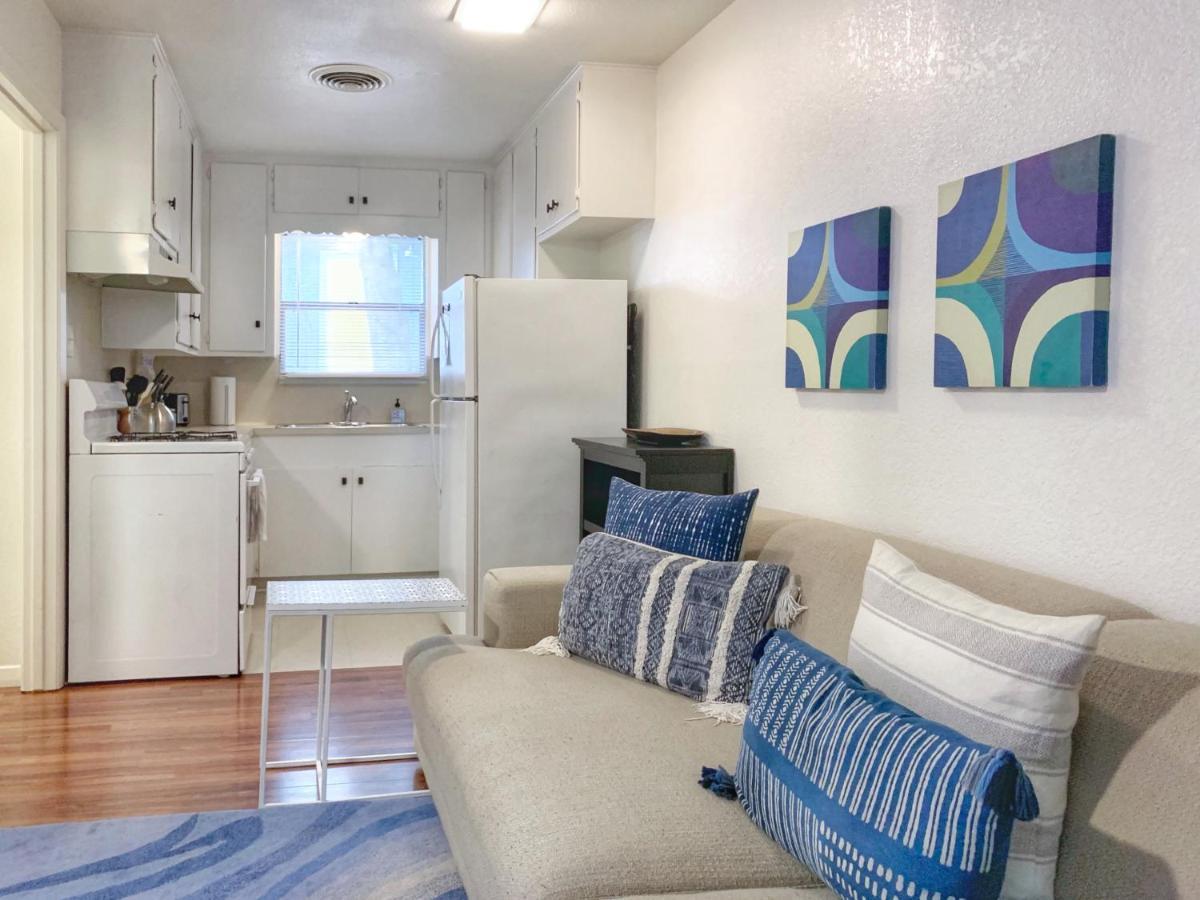 Pet-friendly Duplex, Big Shared Yard In Charming Historic Travis Heights! Holiday home *