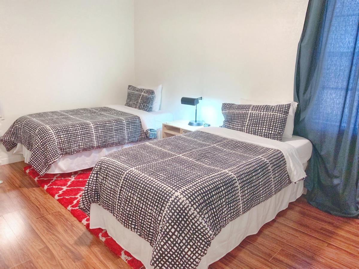 Pet-friendly Duplex, Big Shared Yard In Charming Historic Travis Heights! Holiday home
