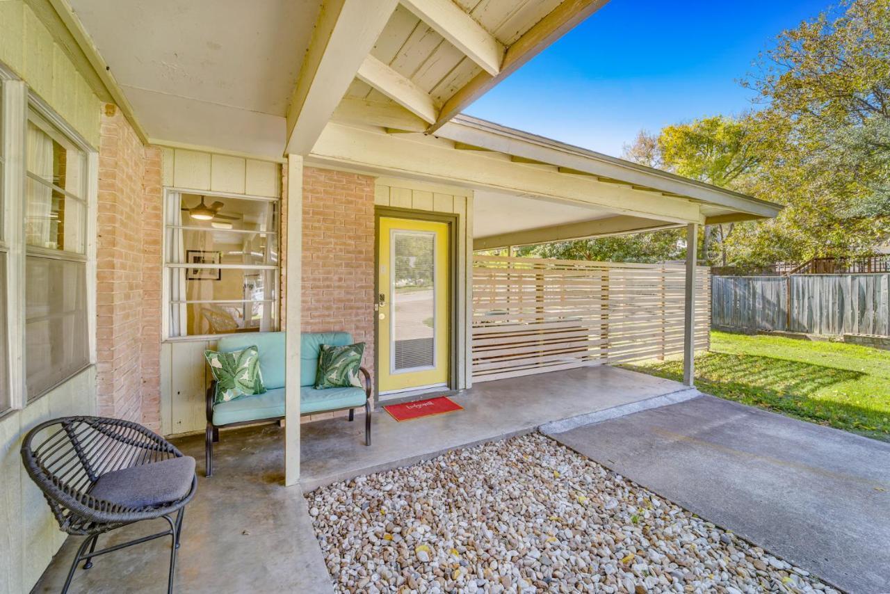 Pet-friendly Duplex, Big Shared Yard In Charming Historic Travis Heights! Holiday home