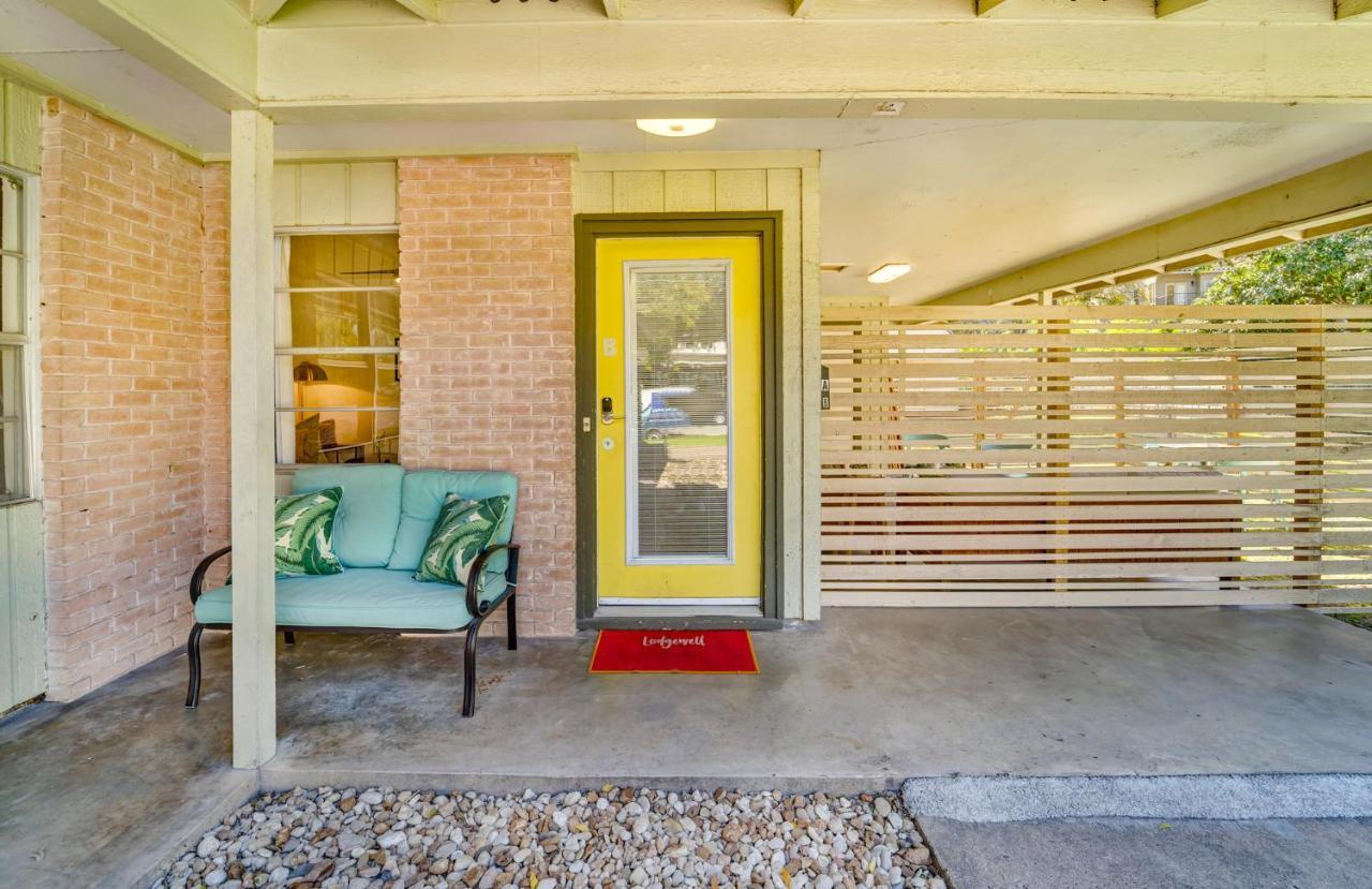 Pet-friendly Duplex, Big Shared Yard In Charming Historic Travis Heights! Holiday home Austin