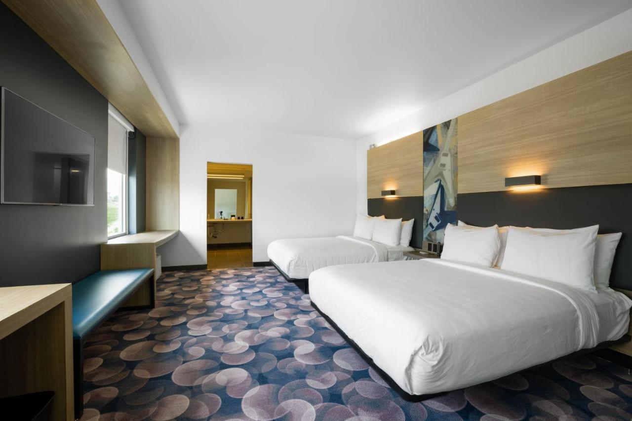 Hotel Aloft Airport 3*