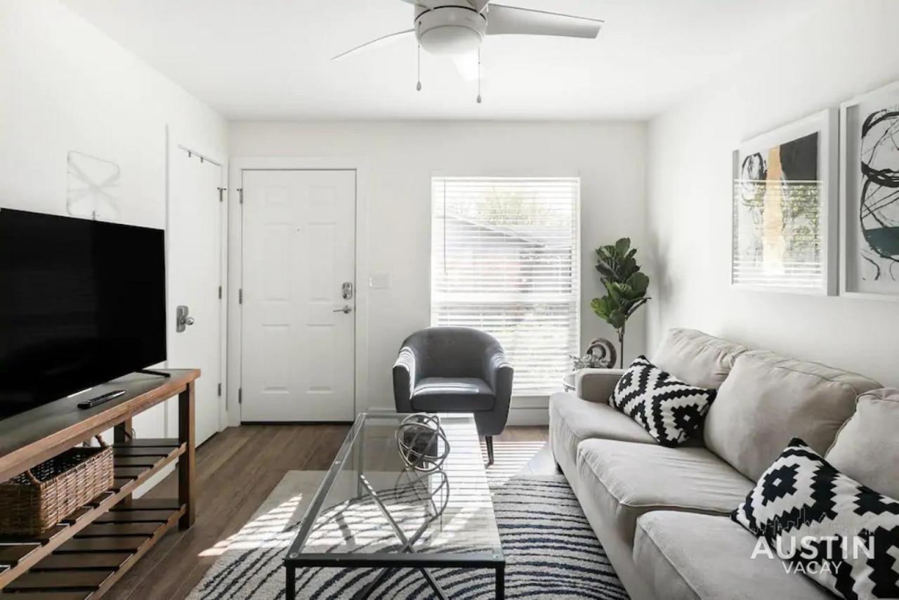 Bright Space Close To Beer Gardens Coffee Apartment *