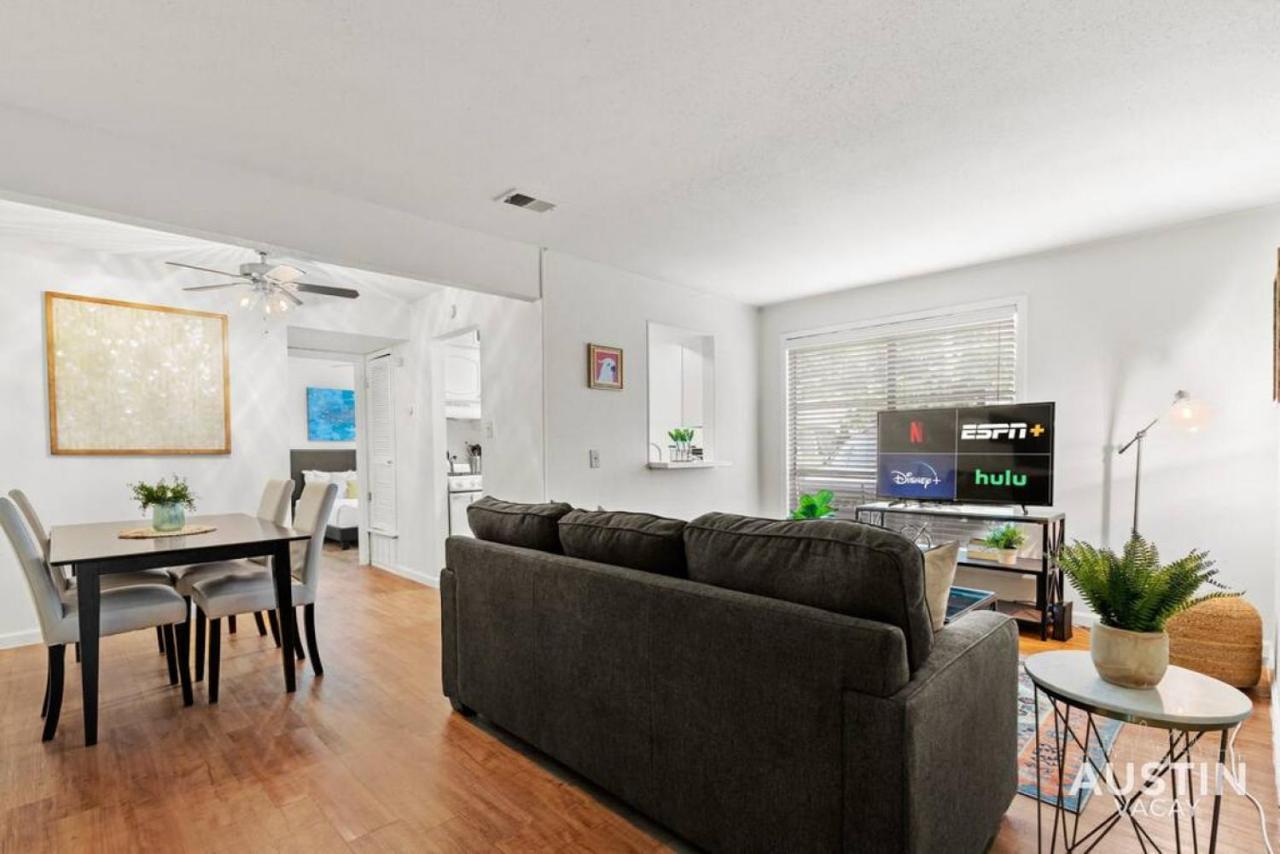 Quiet Downtown Pool Free Parking Apartment *
