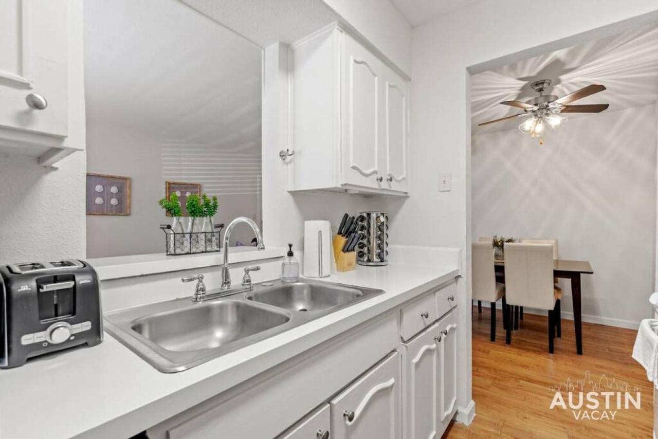 Quiet Downtown Pool Free Parking Apartment Austin