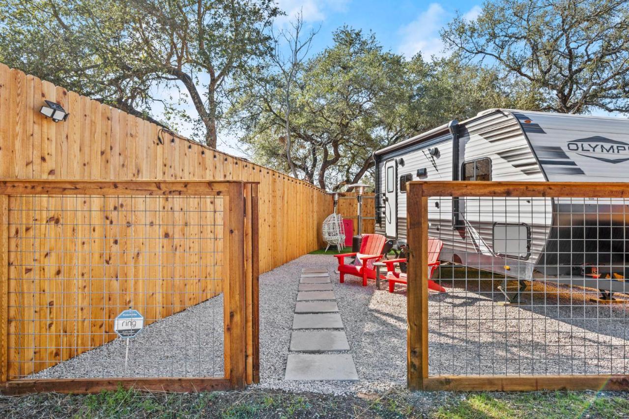 Park Access! Bars & Restaurants Close-by! Outdoor Heater