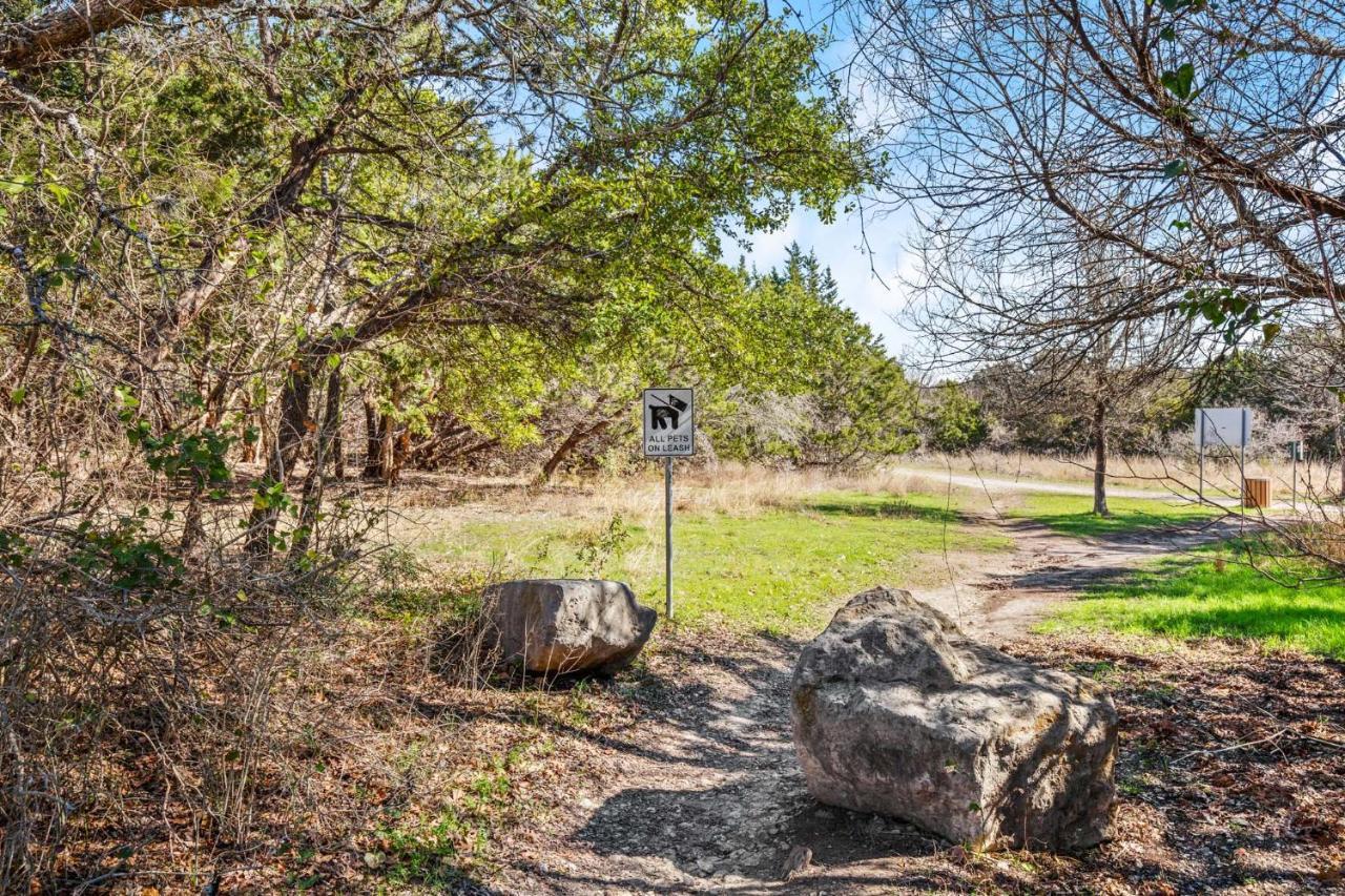Park Access! Bars & Restaurants Close-by! Outdoor Heater Holiday home