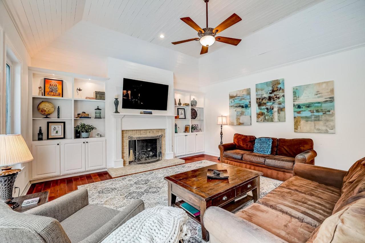 The Treasure Island Hideaway * Austin