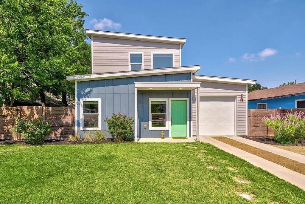Holiday home East 3 Bedroom W/ Pet Friendly Yard Austin