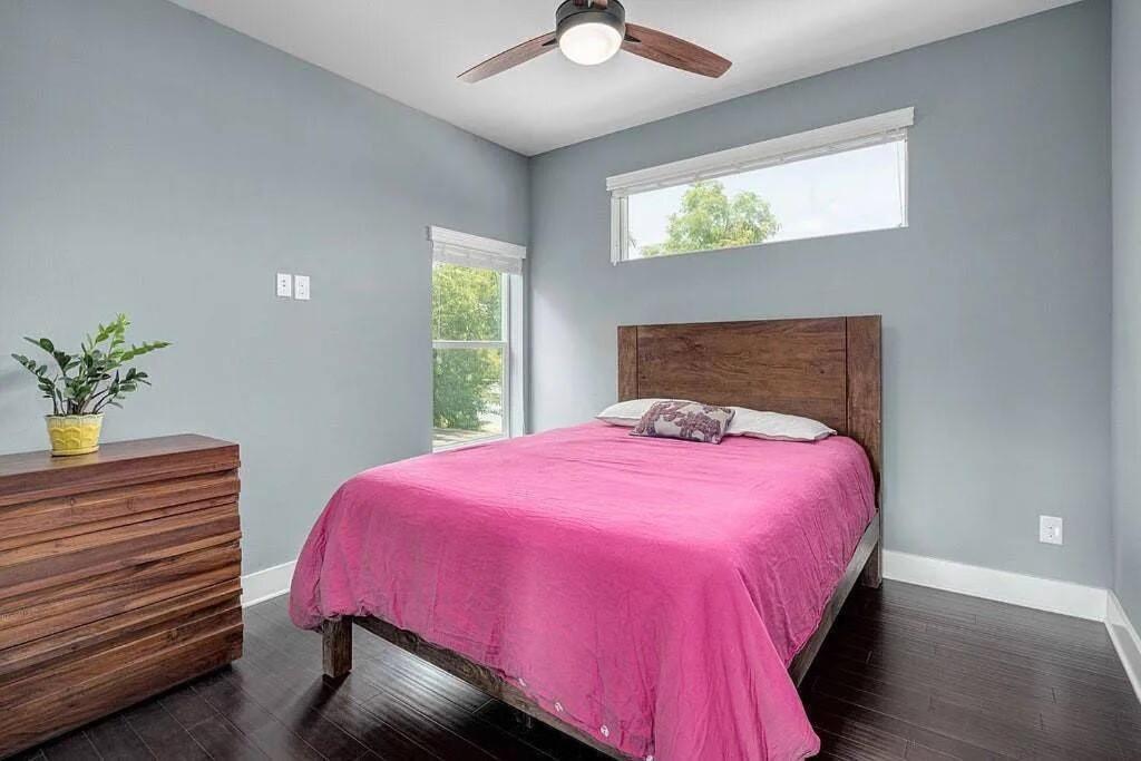 Holiday home East 3 Bedroom W/ Pet Friendly Yard *