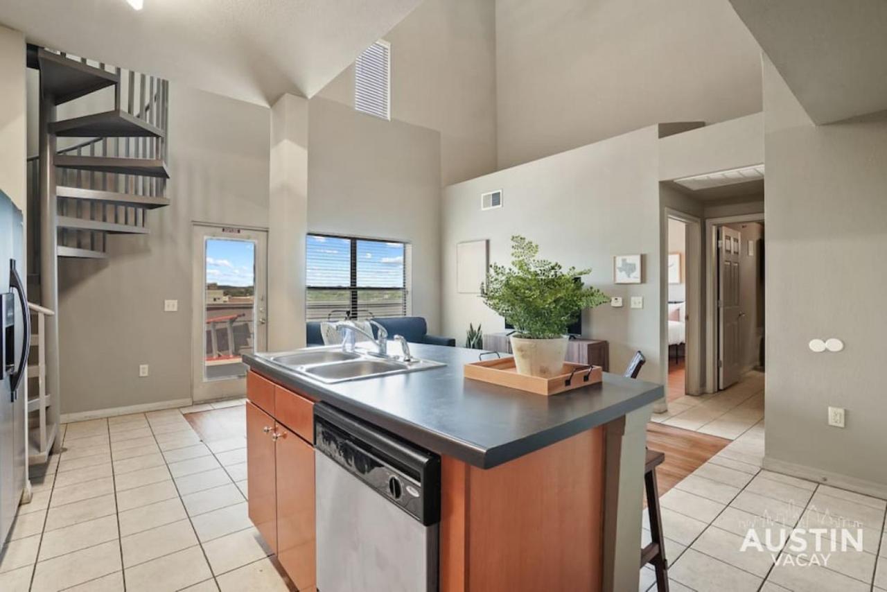 Balcony Views And Ideal West Campus Location *