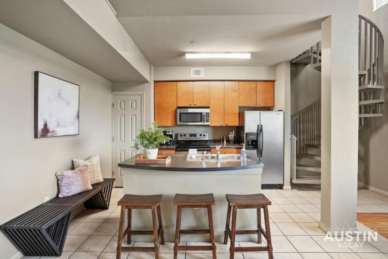 Balcony Views And Ideal West Campus Location Apartment Austin
