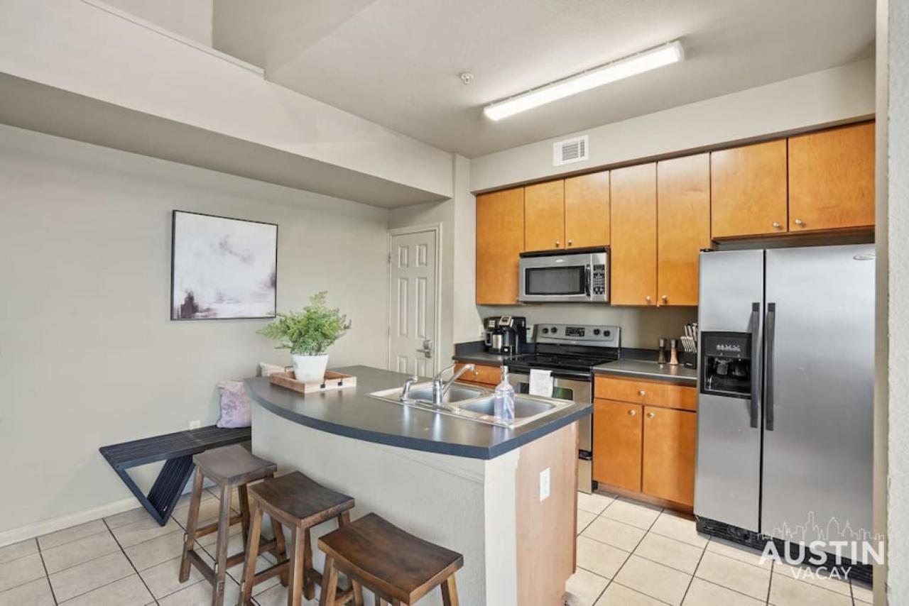 Balcony Views And Ideal West Campus Location Apartment *