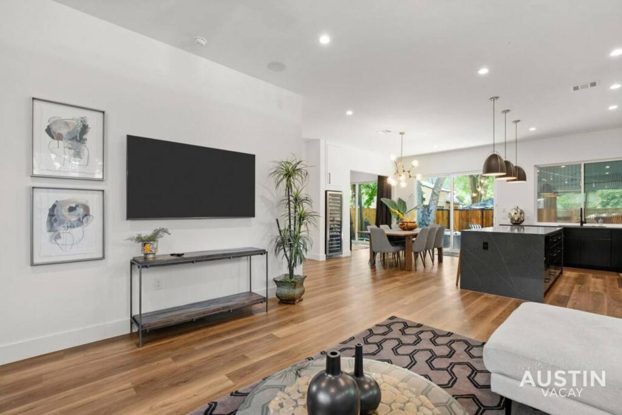 Modern Luxury - Minutes From Lady Bird Holiday home *