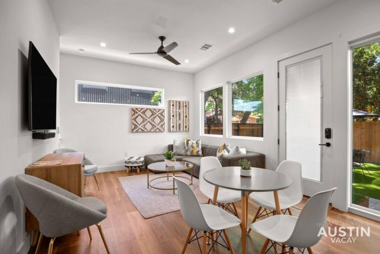 Super Stunning Back House W Terrace In East Chavez Holiday home Austin