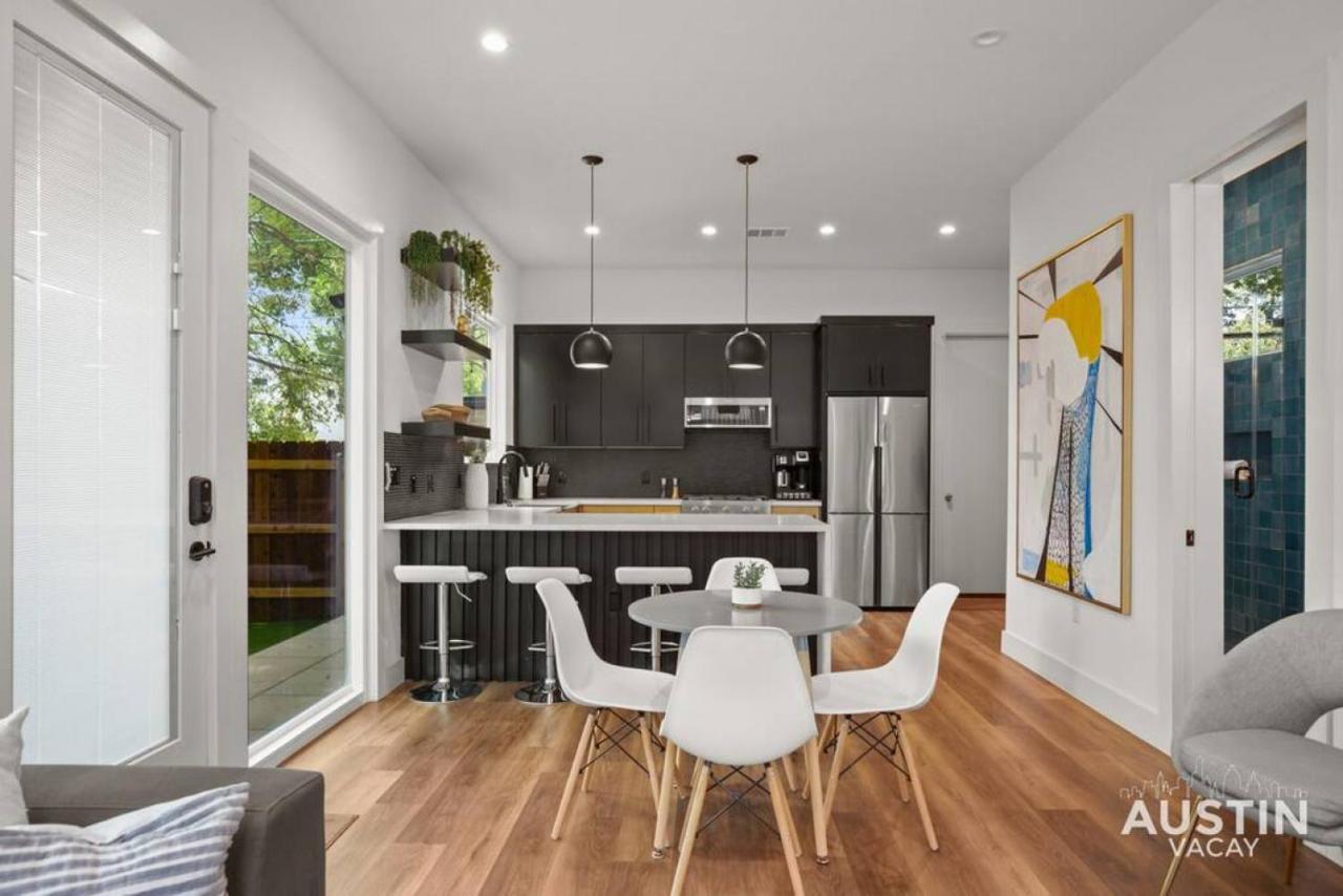 Super Stunning Back House W Terrace In East Chavez Holiday home Austin