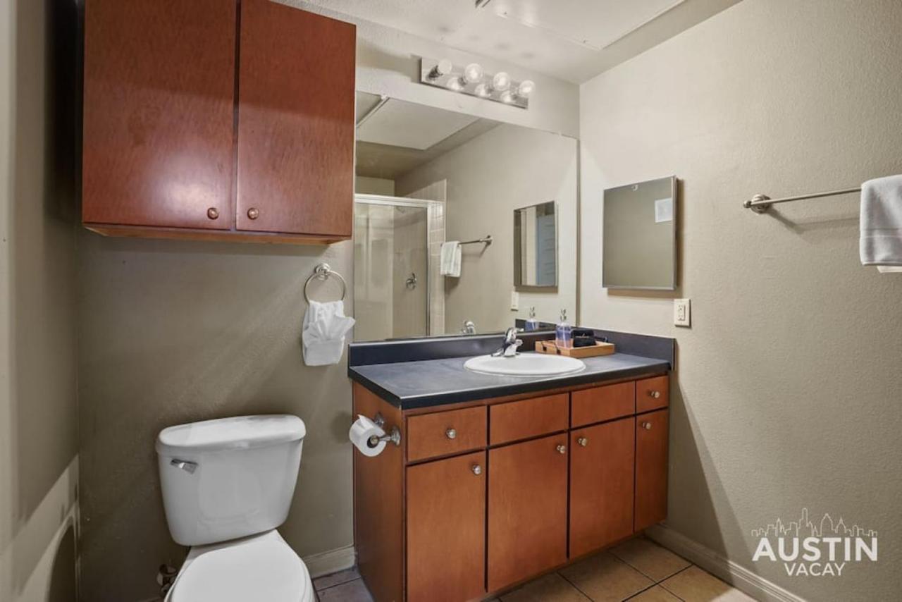Balcony Views And Ideal West Campus Location Apartment *