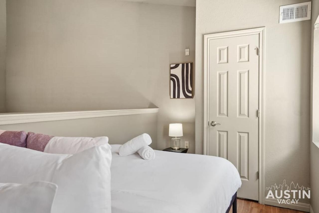 Balcony Views And Ideal West Campus Location Apartment
