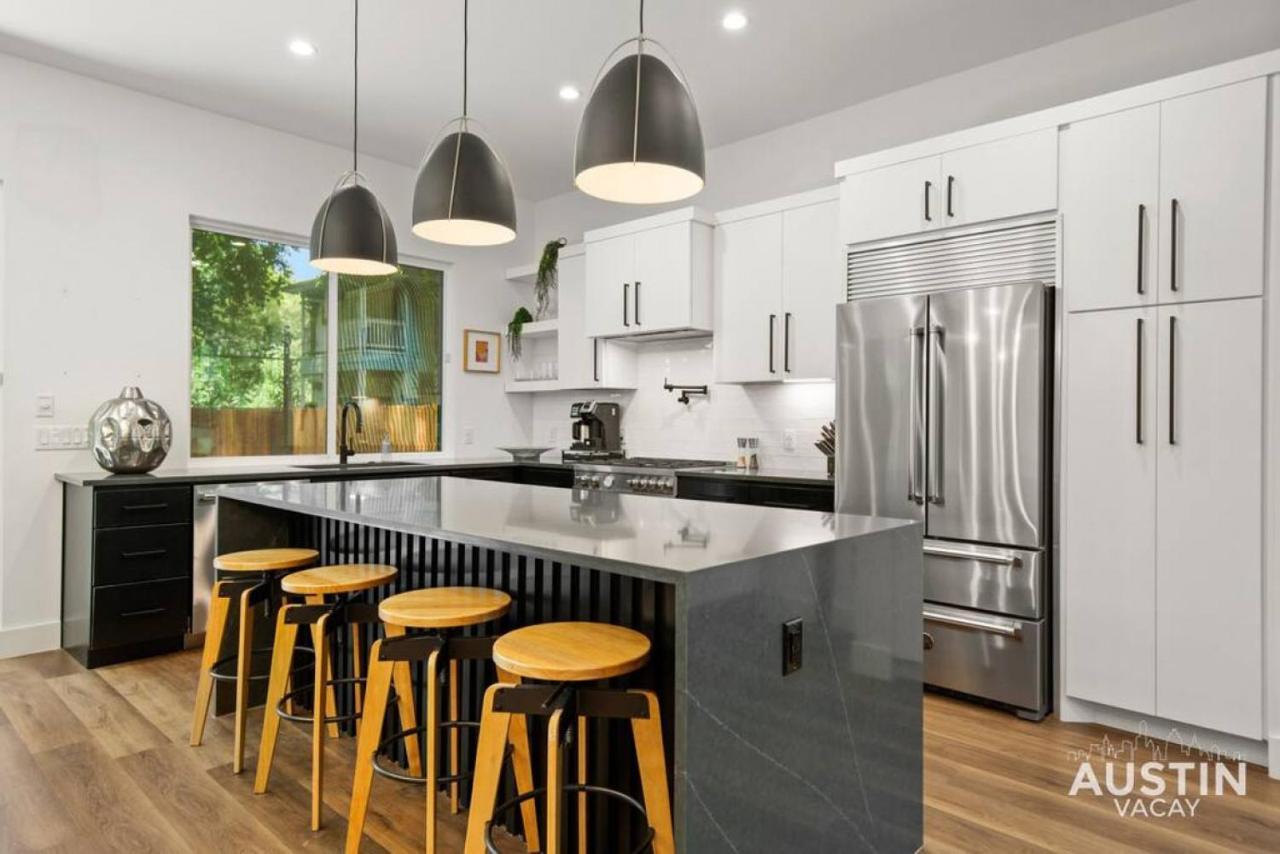 Modern Luxury - Minutes From Lady Bird Holiday home *