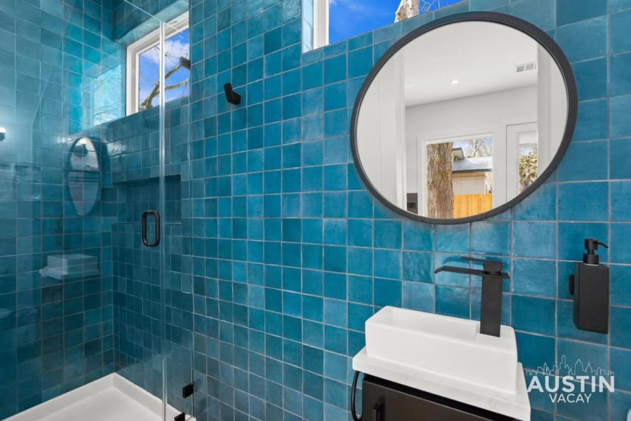 Super Stunning Back House W Terrace In East Chavez *