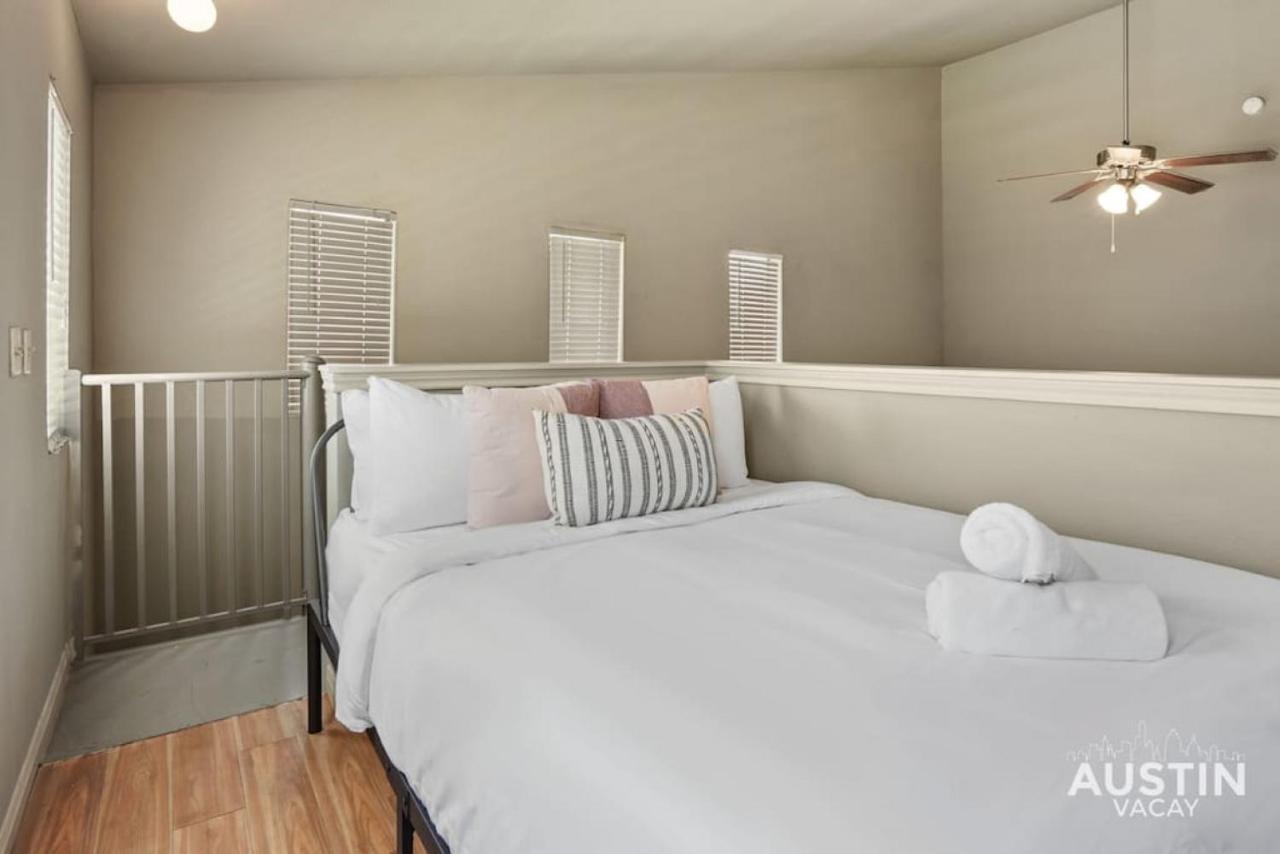 Balcony Views And Ideal West Campus Location *