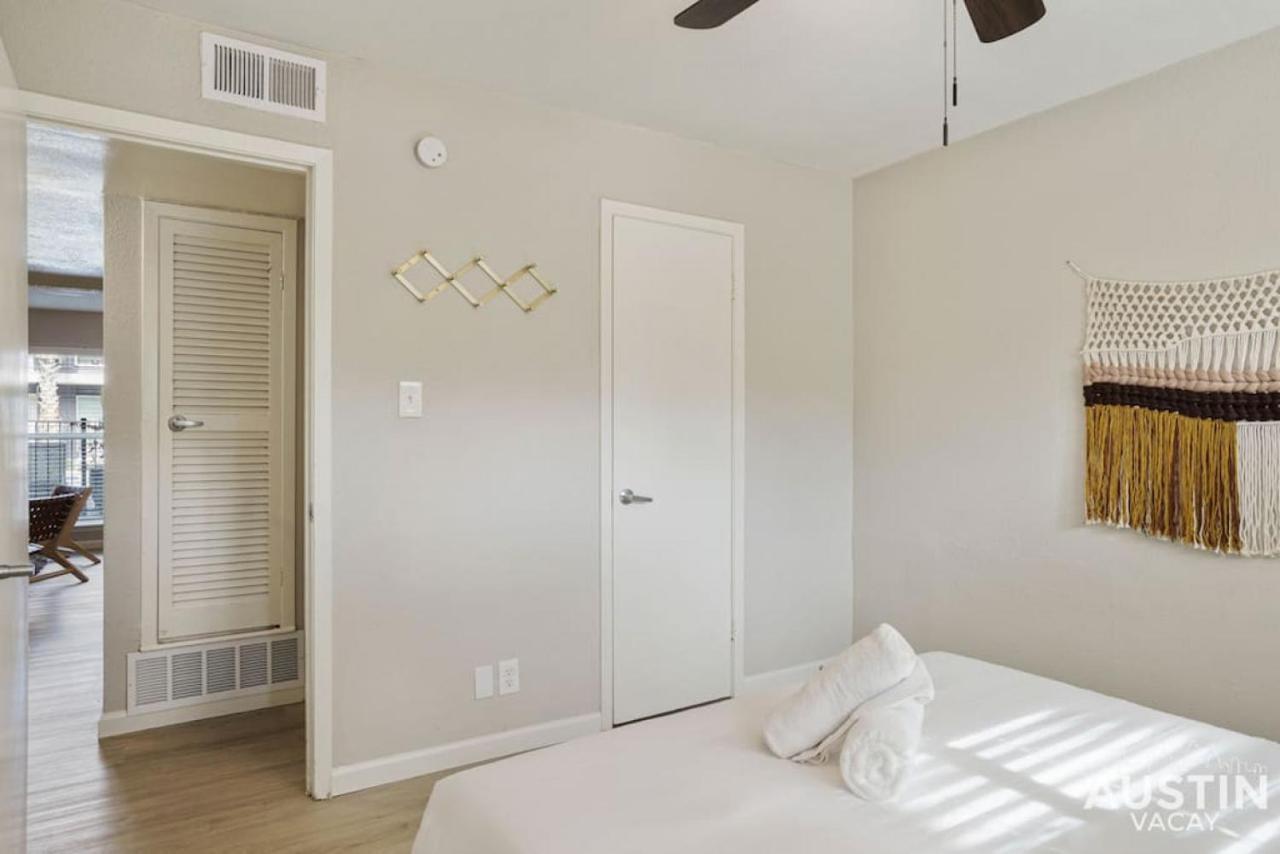 Pet Friendly W Pool Near Mueller Free Parking Apartment