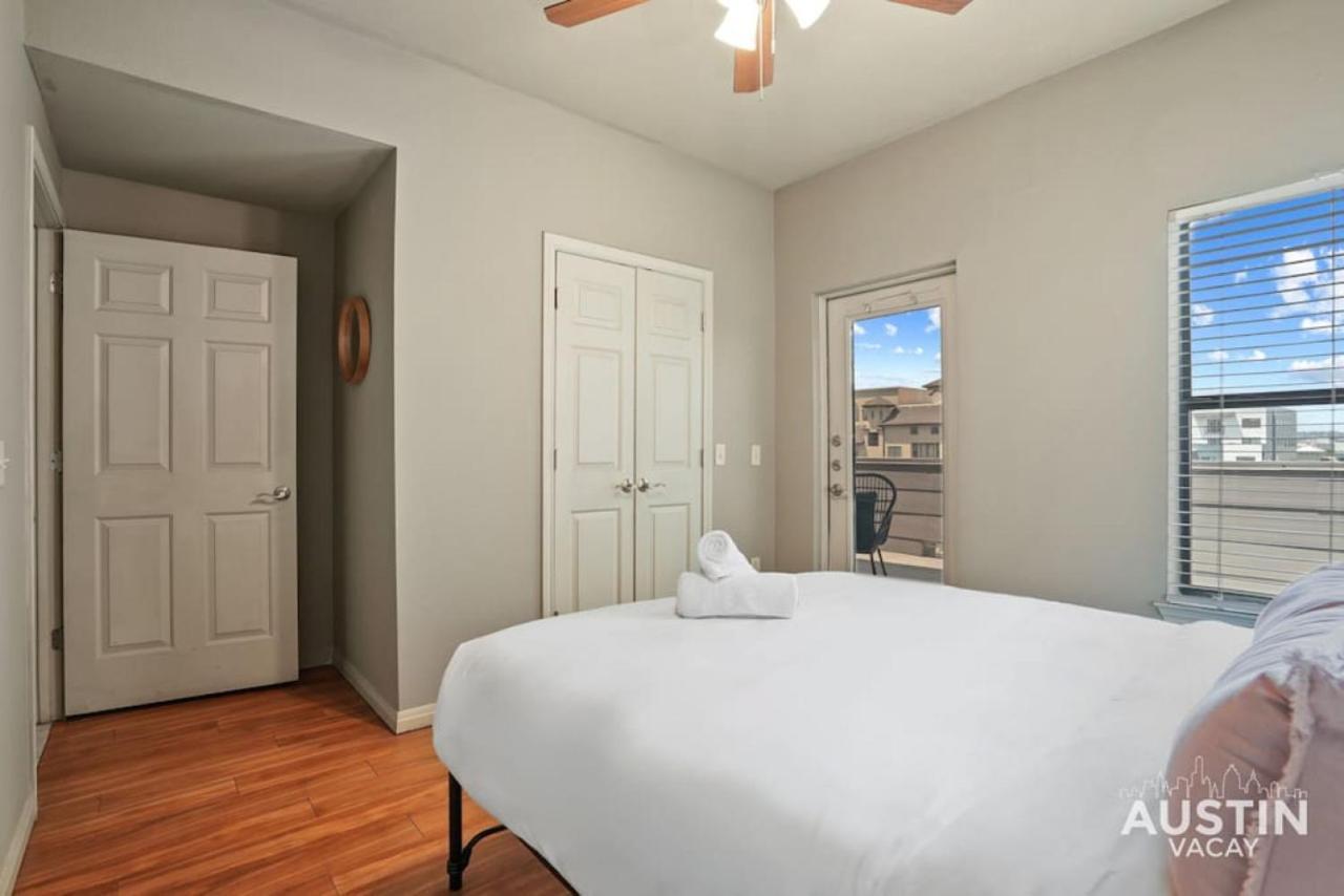 Balcony Views And Ideal West Campus Location Apartment *